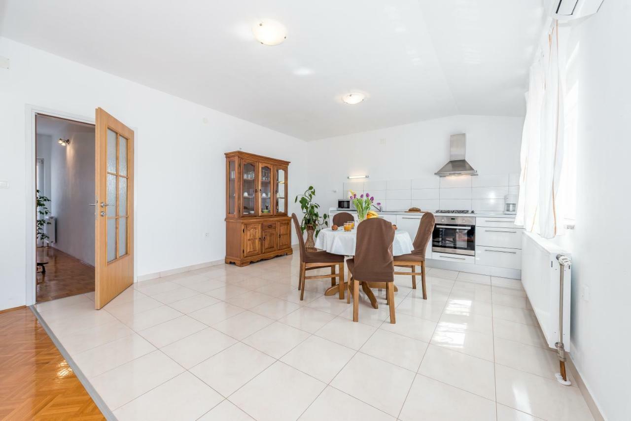 Apartment Anamarija With Sea View Šibenik Dış mekan fotoğraf